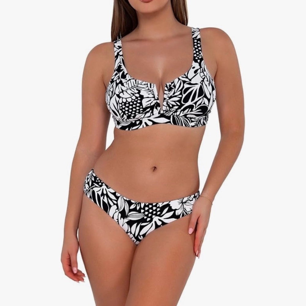 Sunsets Alana pattern Vienna style v wire multi-way bikini top